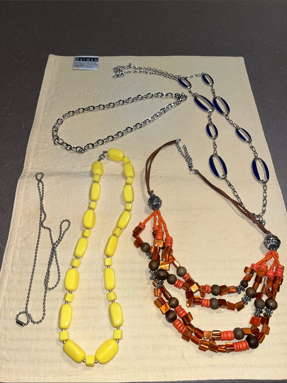 Misc jewelry lot- necklaces and chain.